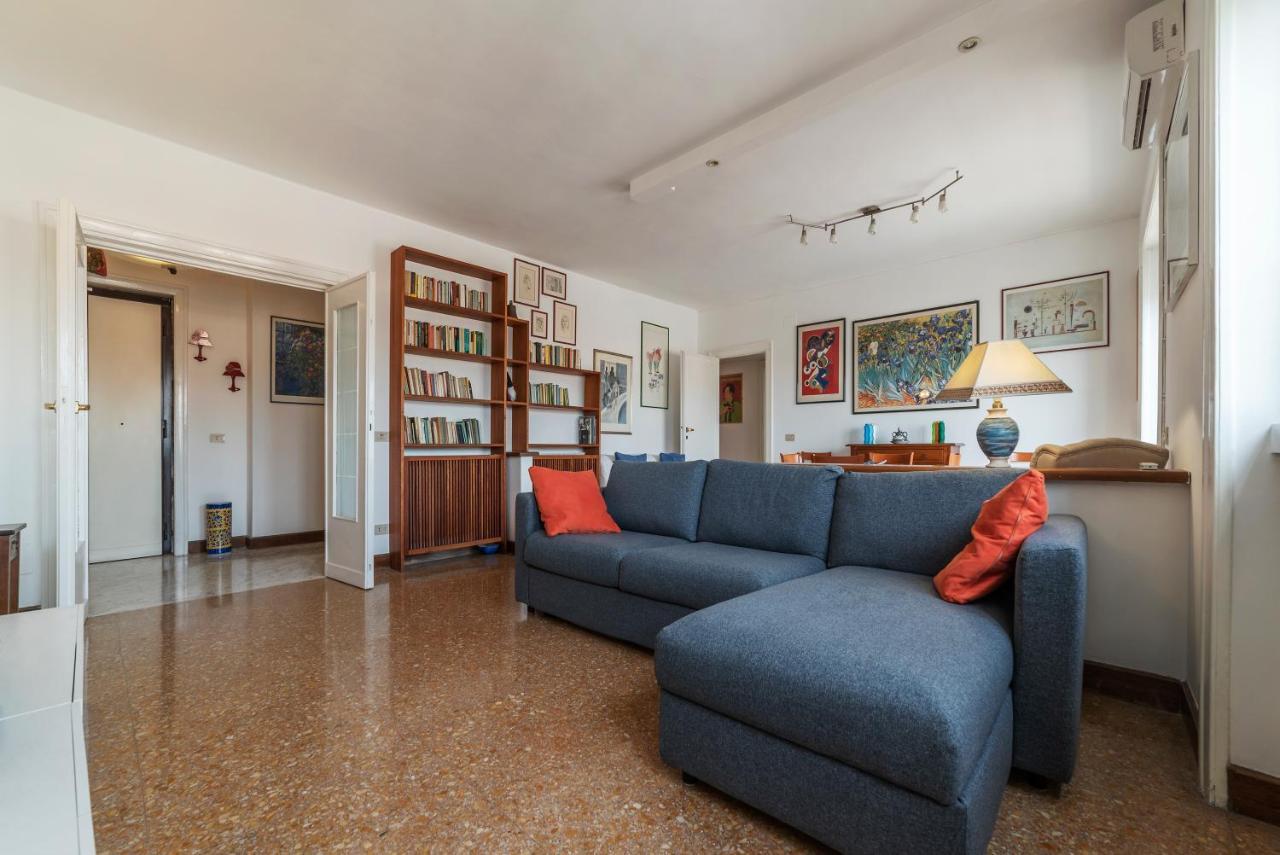 Roomy And Bright Apartment With Terrace Rome Luaran gambar