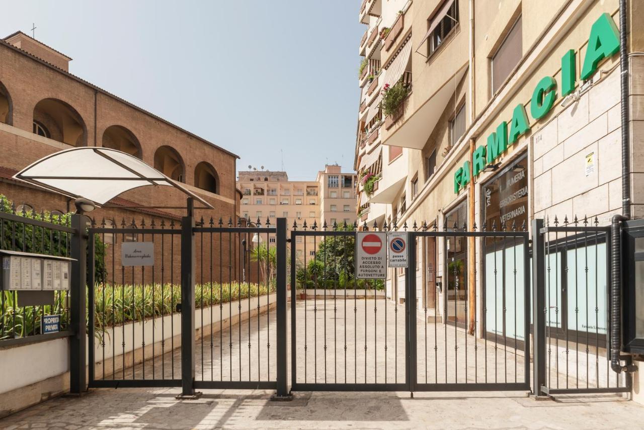 Roomy And Bright Apartment With Terrace Rome Luaran gambar