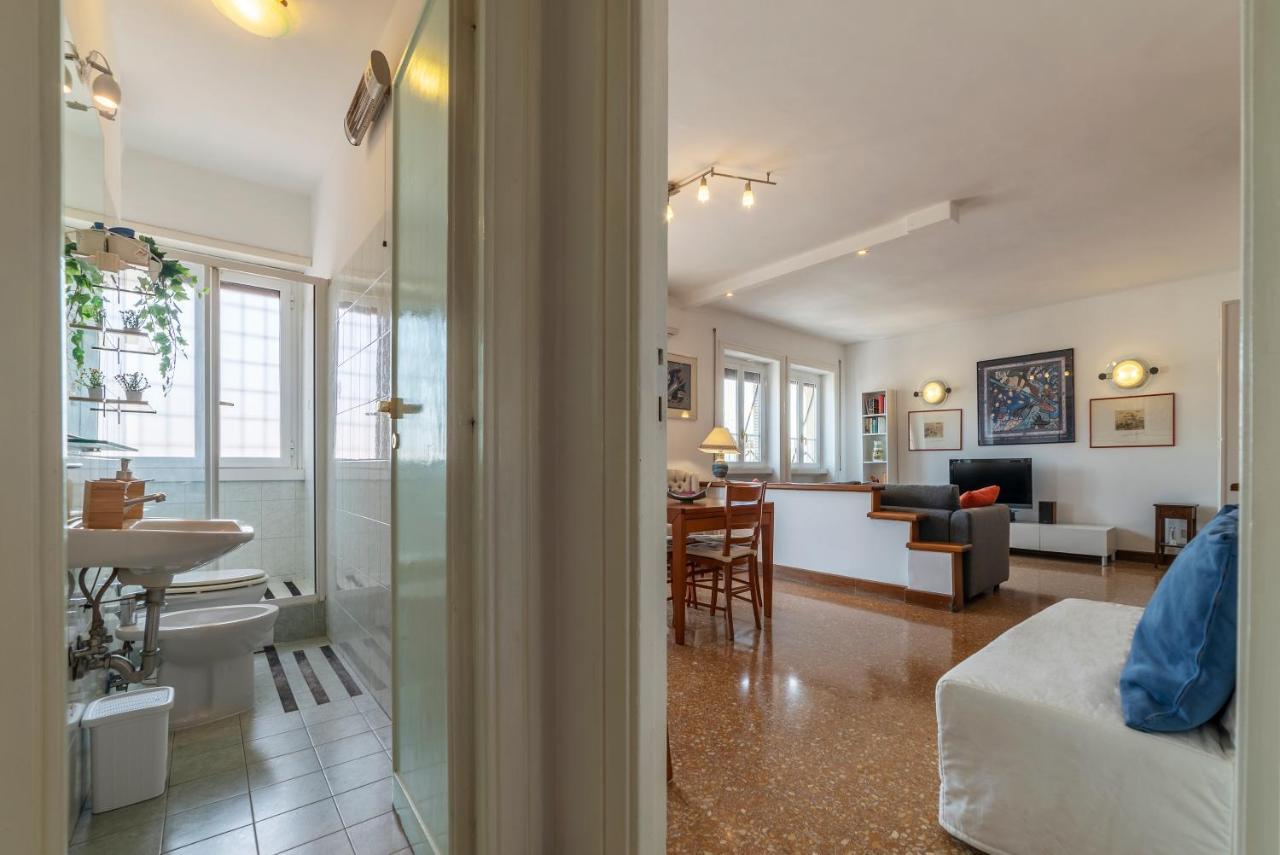 Roomy And Bright Apartment With Terrace Rome Luaran gambar